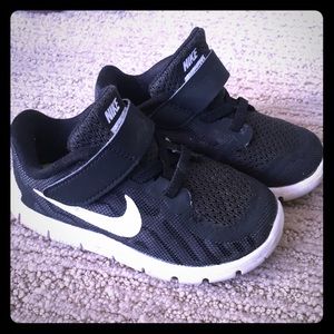 7c nike free 5.0 running shoes.